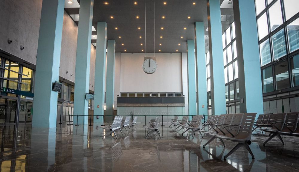 Plaza Sevilla   estacion de Renfe  aparcamientos   nueva estacion hall   Cádiz 9