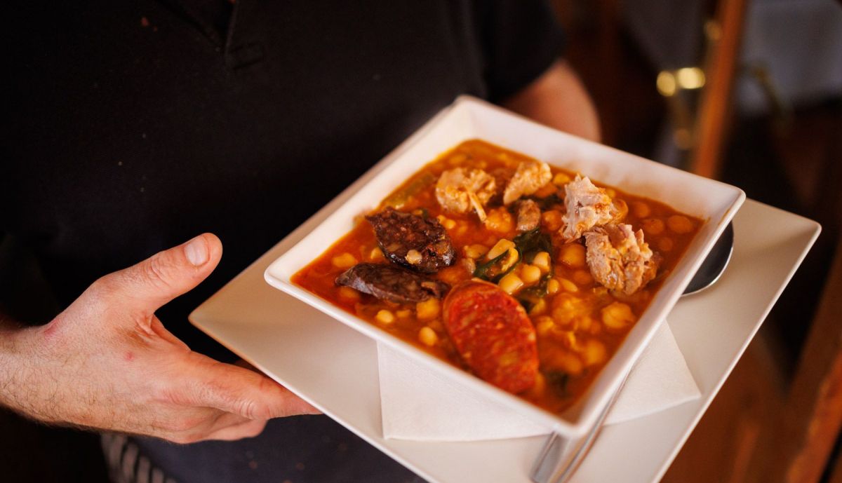 La berza jerezana de la cervecería La Estrella de San Joaquín, en Jerez.