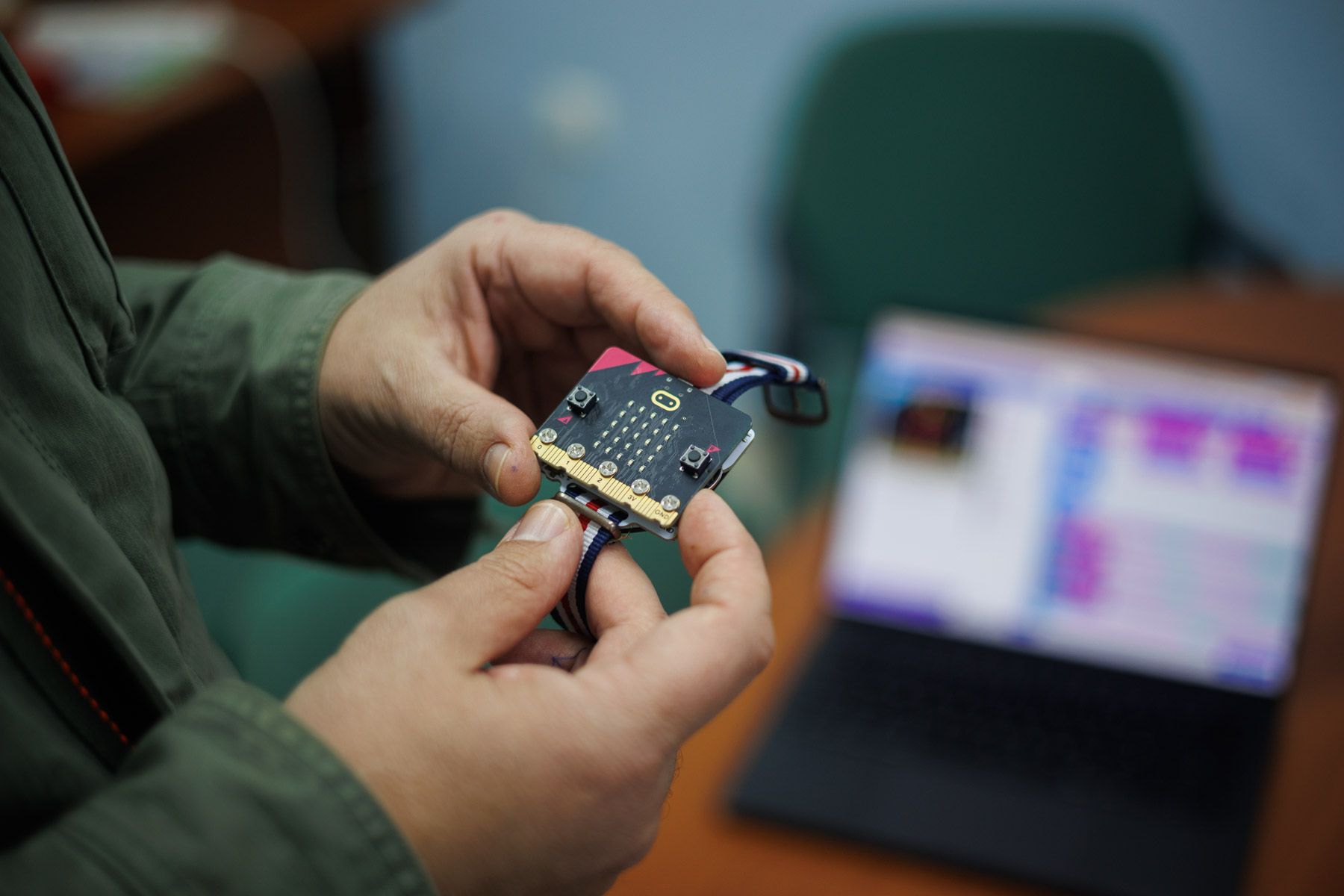 Las pulseras inclusivas creadas en el CEIP Blas Infante.