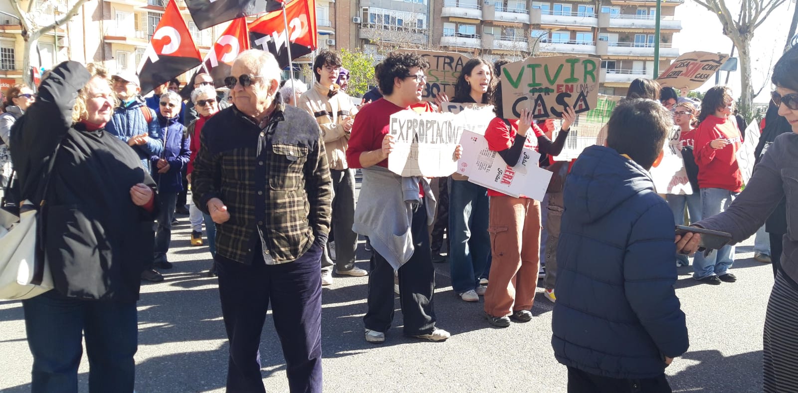 Concentración en Palmete para protestar contra el desahucio de once familias.