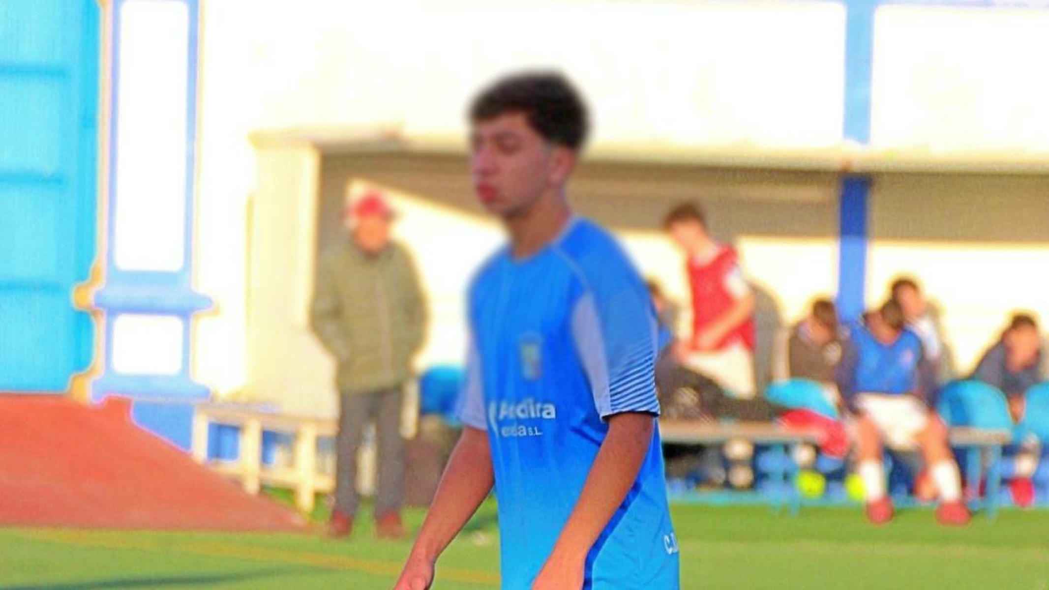 El jugador del Guadalcacín, Aitor, durante un partido.