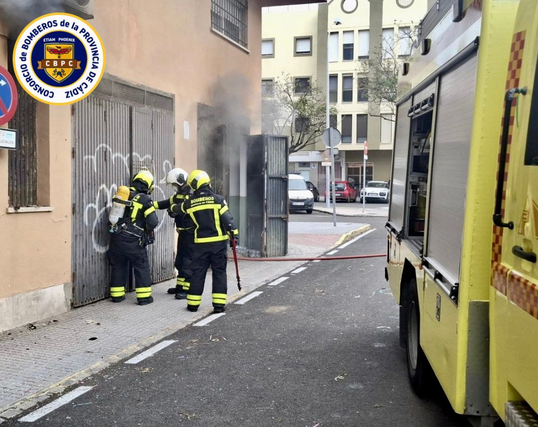 El humo a la llegada de los bomberos.
