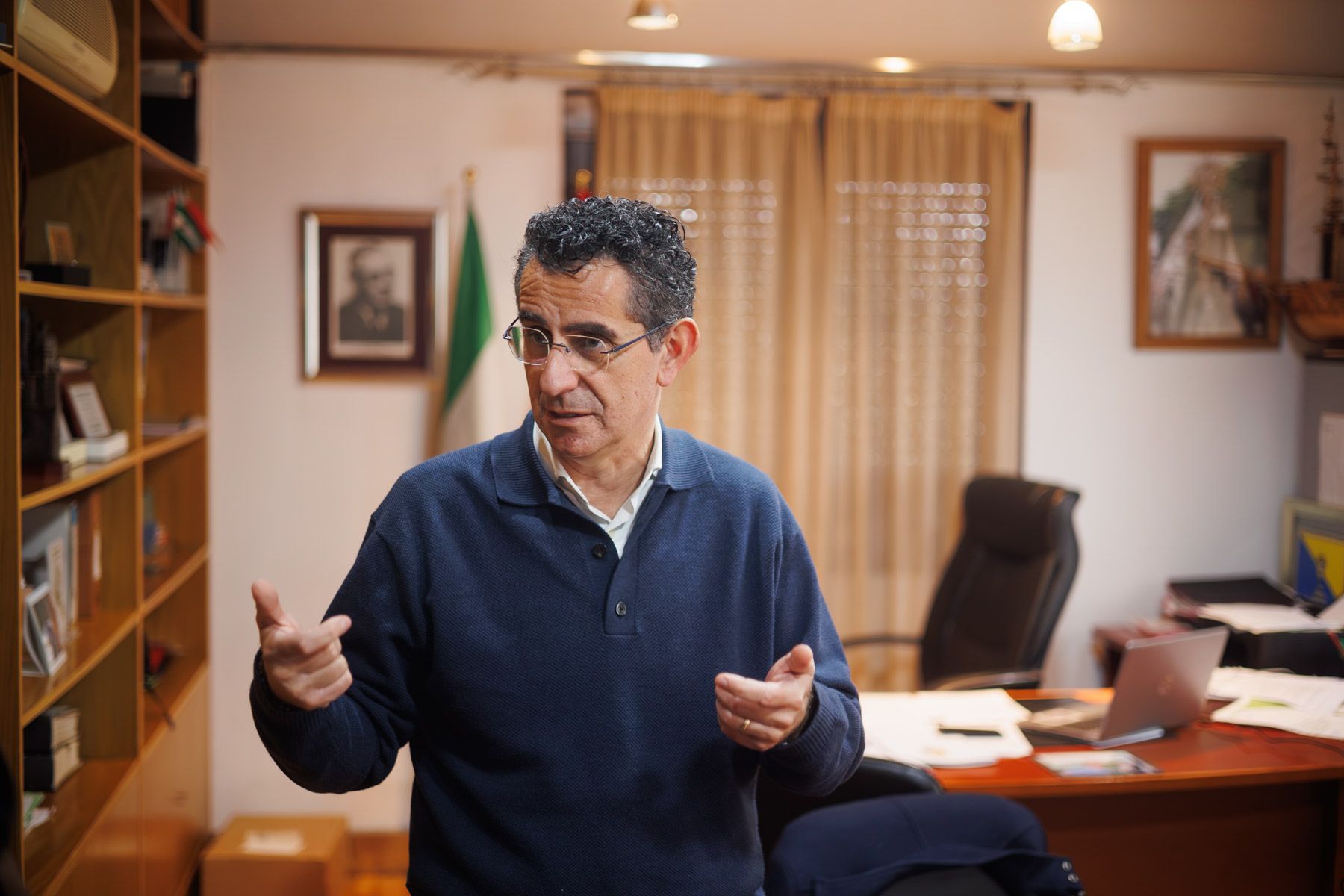 El alcalde de Barbate, Miguel Molina, tras una entrevista con lavozdelsur.es.