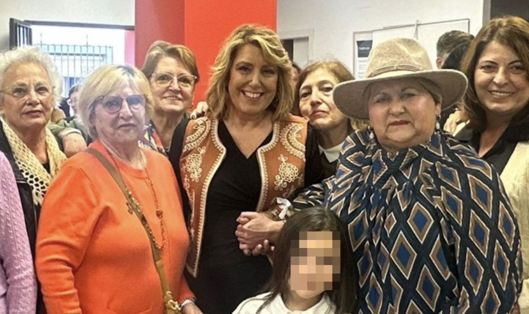 Susana Díaz junto a Juani Castro en Barbate. Susana Díaz junto a Juani Castro en Barbate.