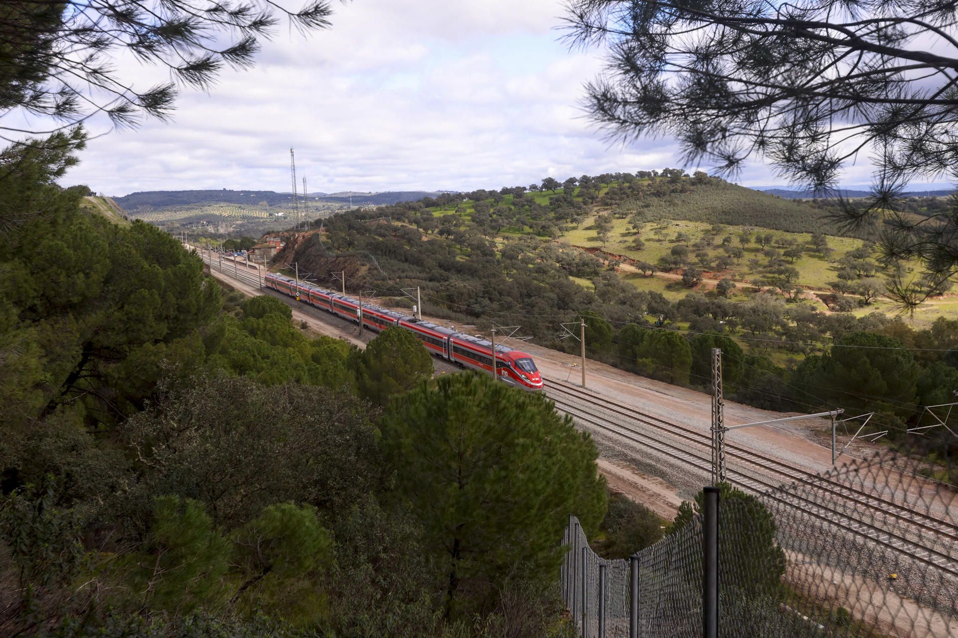 La reapertura de la línea entre Andalucía y Madrid, un mes después del accidente de Adamuz.