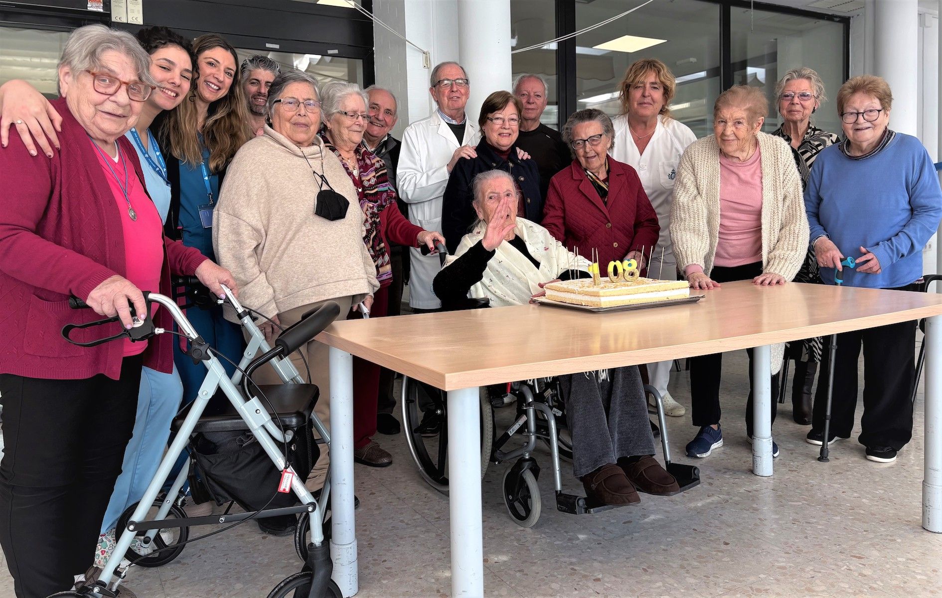 Paquita cumple 108 años rodeada de amigos y familiares.