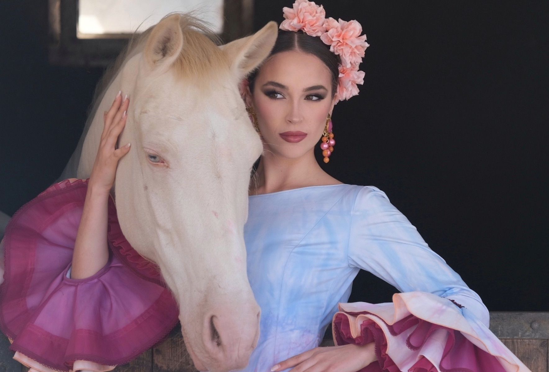 Laura Dowell, posando vestida de gitana. LUCIA VILLALÓN.