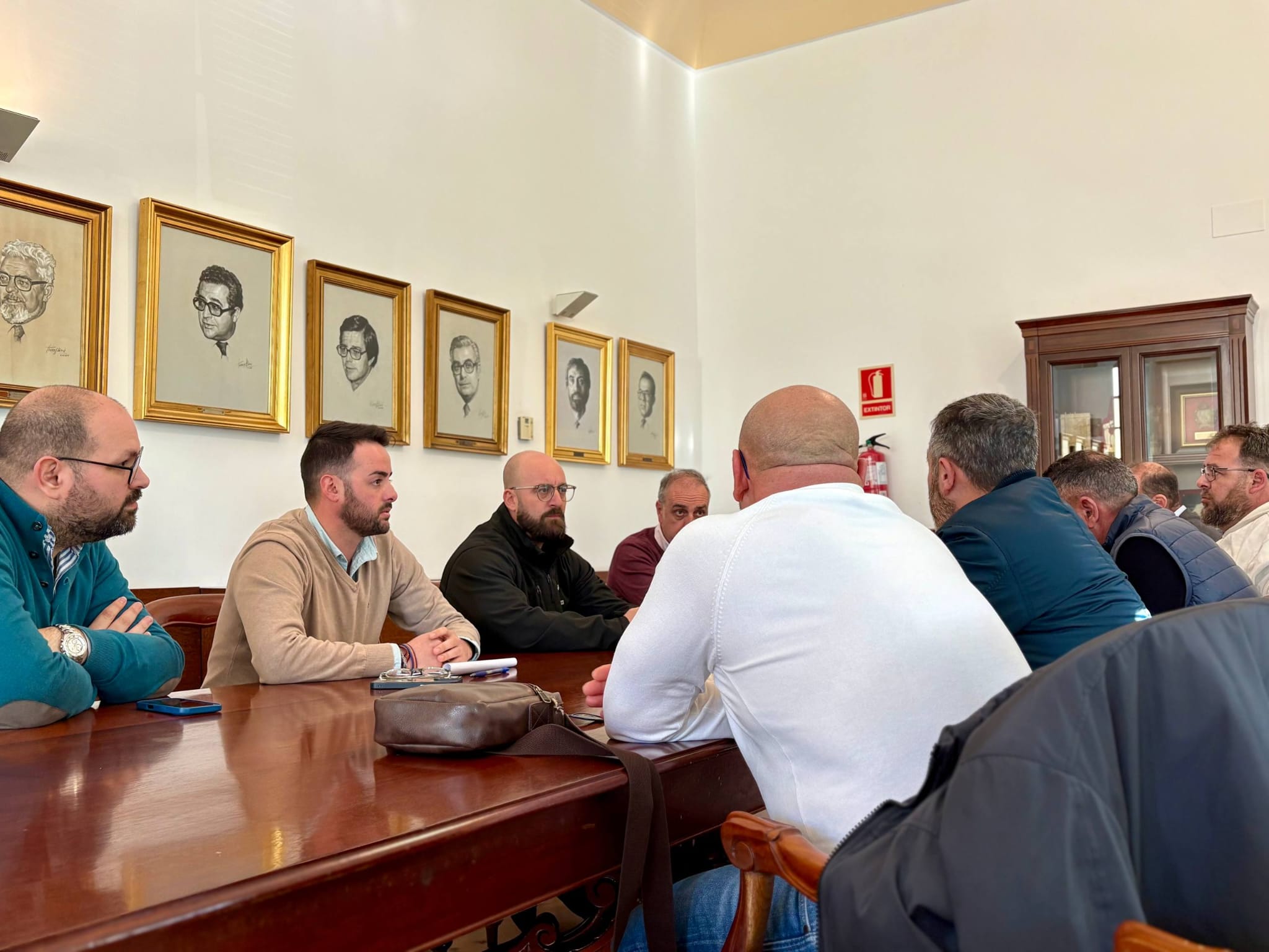Reunión del comité de trabajadores de autobuses urbanos con el Ayuntamiento de El Puerto.