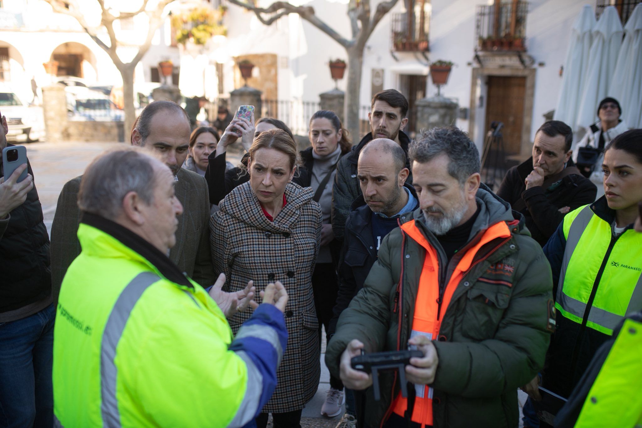 Una prueba con drones en Grazalema, en presencia de la presidenta de la Diputación de Cádiz, Almudena Martínez, este pasado martes. Una prueba con drones en Grazalema, en presencia de la presidenta de la Diputación de Cádiz, Almudena Martínez, este pasado martes.