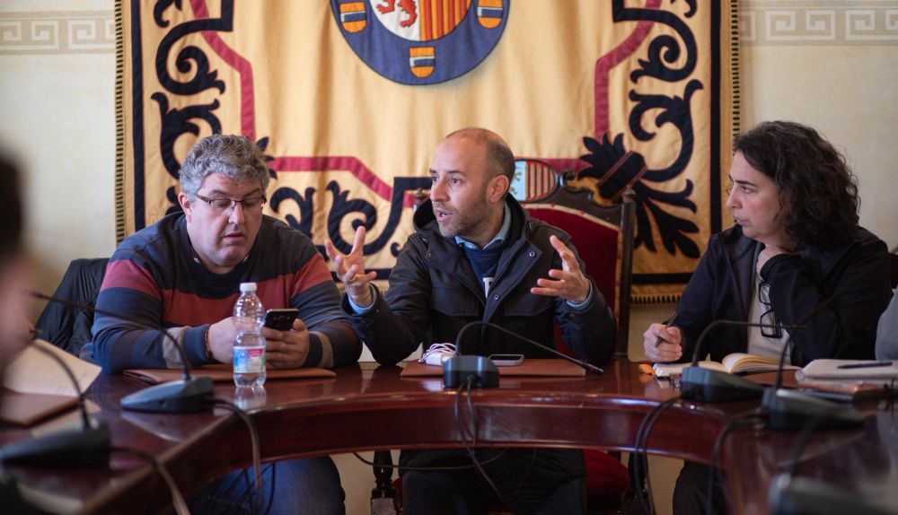 El alcalde de Grazalema en una reunión mantenida en el municipio.