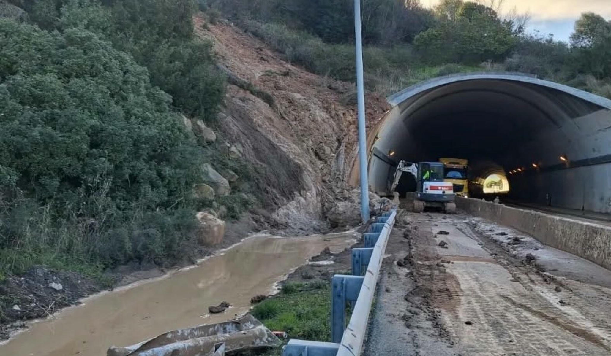 El túnel de Valdeinfierno en la A 381, la autovía Jerez Los Barrios. (1)