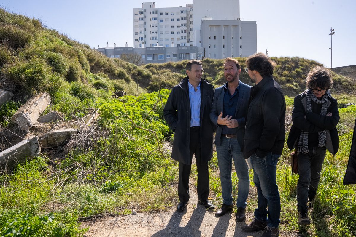 Bruno García, en la visita al cementerio de San José.
