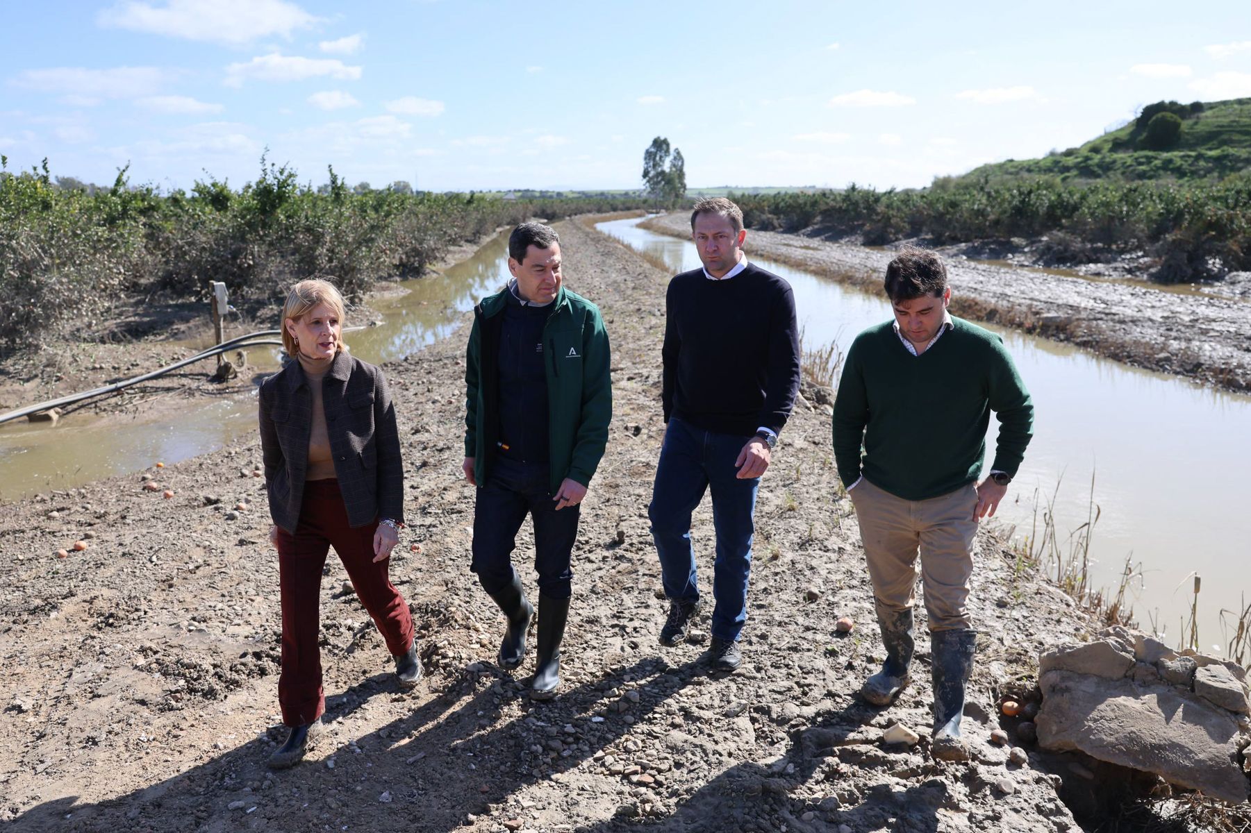 Juanma Moreno, en Jerez, tras las borrascas de febrero.