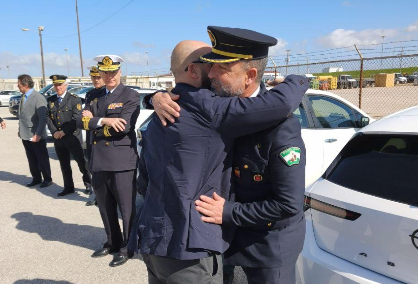 El Intendente Principal de la Policía Local, David Viñuela Robles, ha recibido la Medalla del Servicio de Investigación de la Marina de los Estados Unidos.