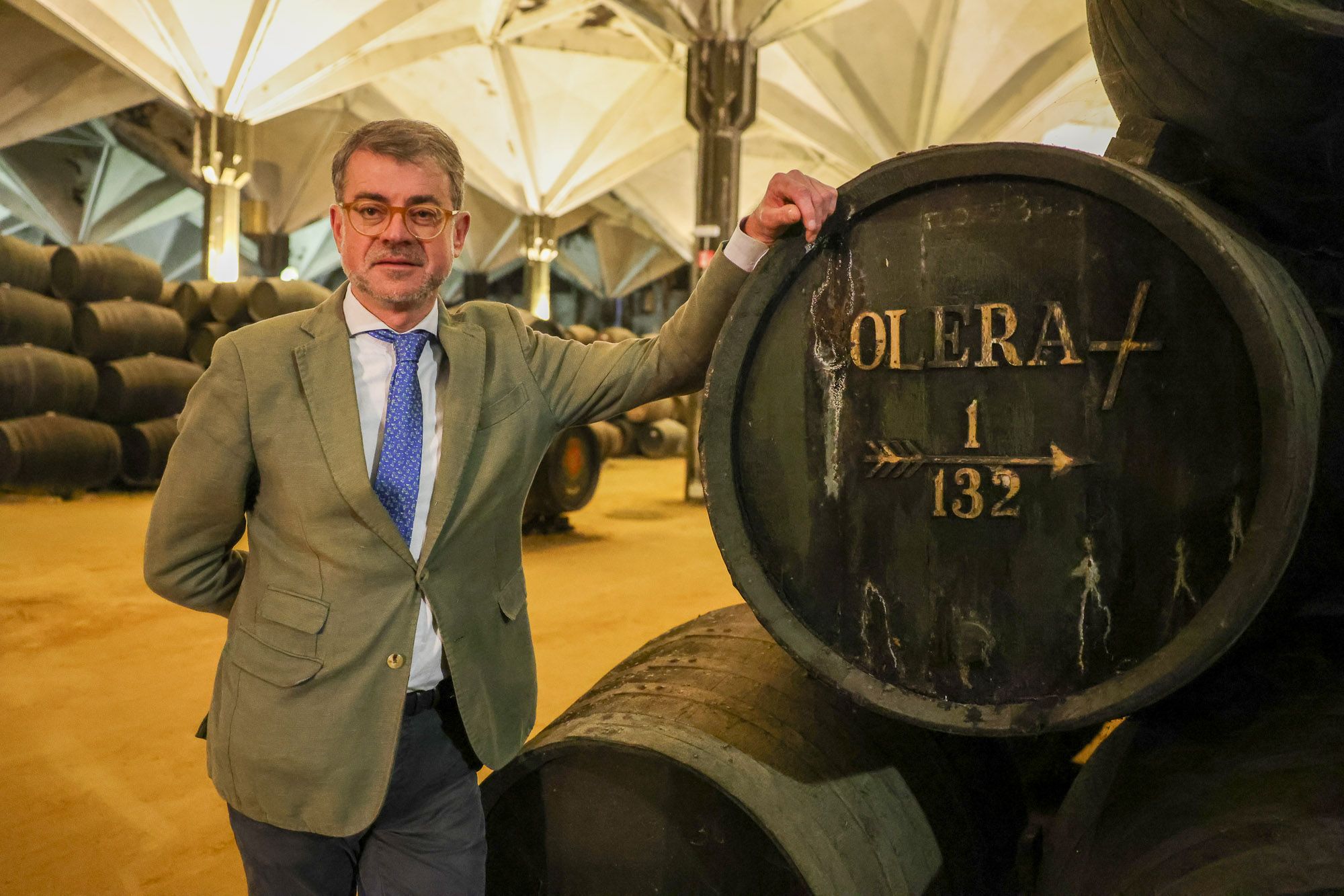 El pregonero arrimado a la 'solera' del jerez. 