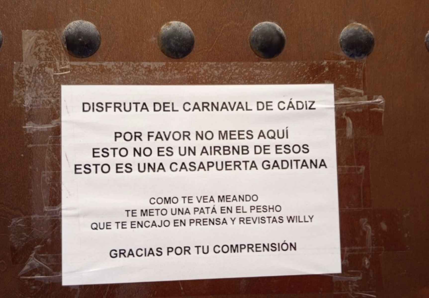 El mensaje viral en una casapuerta gaditana.