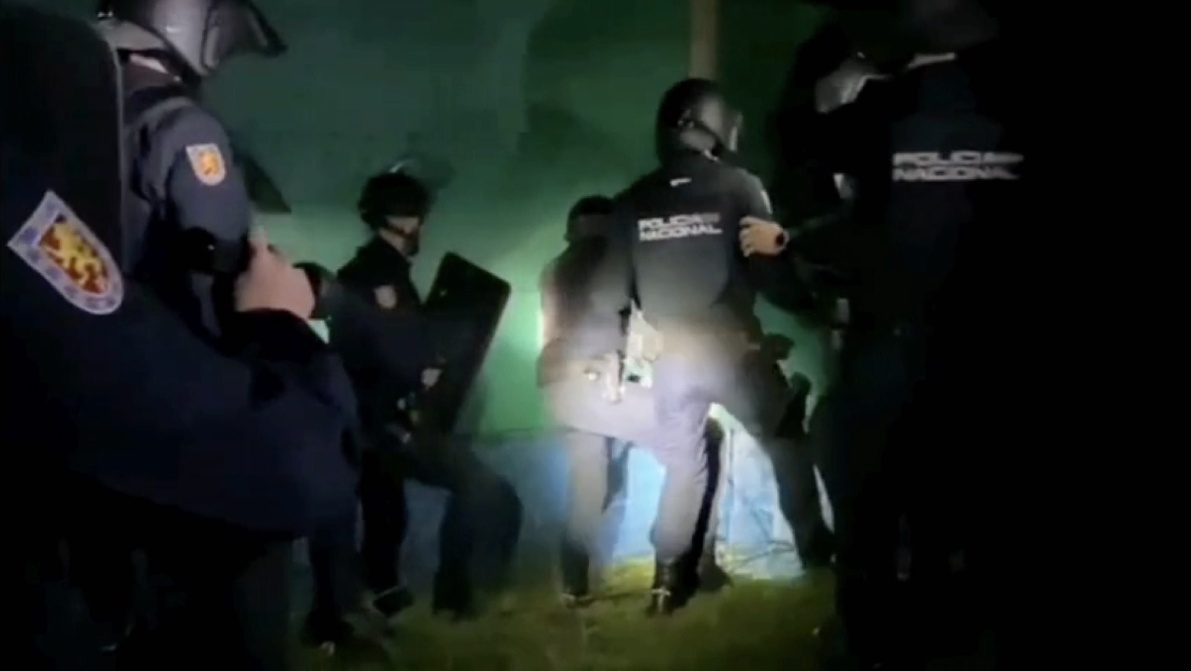 Un momento de la intervención policial.