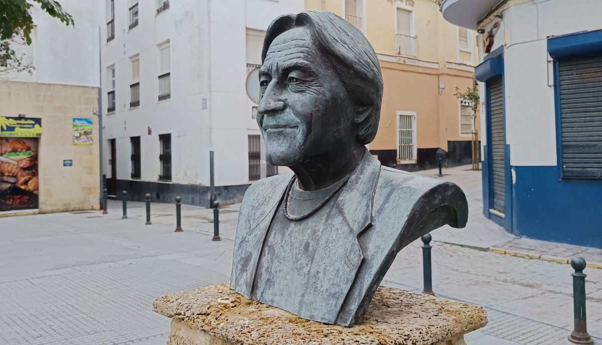 Monumento a Pedro Romero Baro, vista ángulo derecho.