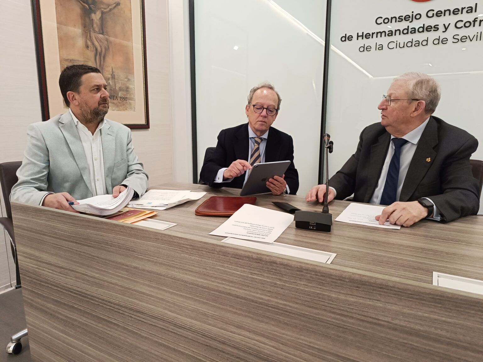 El sorteo ente notario con la presencia del presidente del Consejo. 