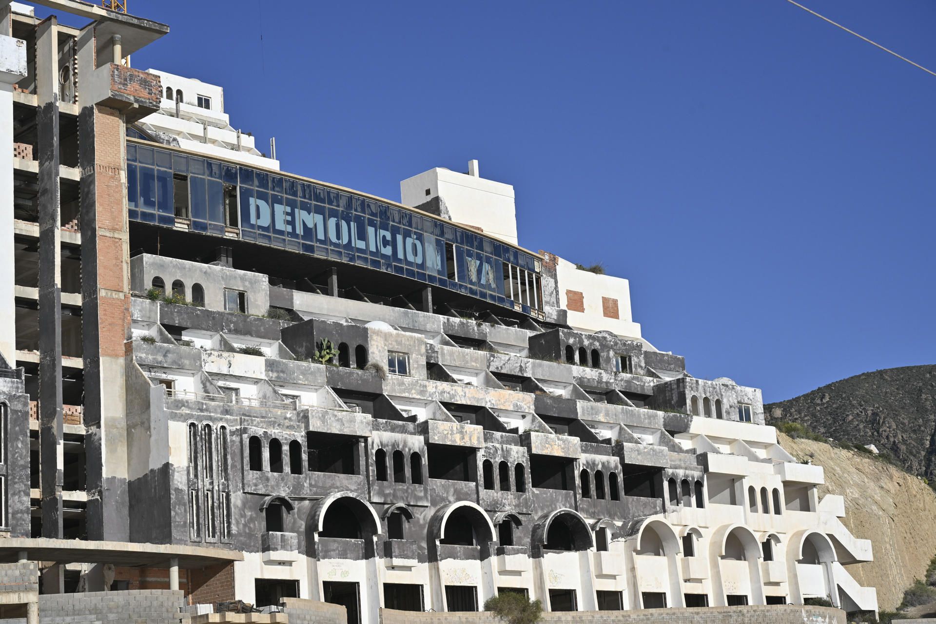 El Algarrobico dos décadas después de la paralización.