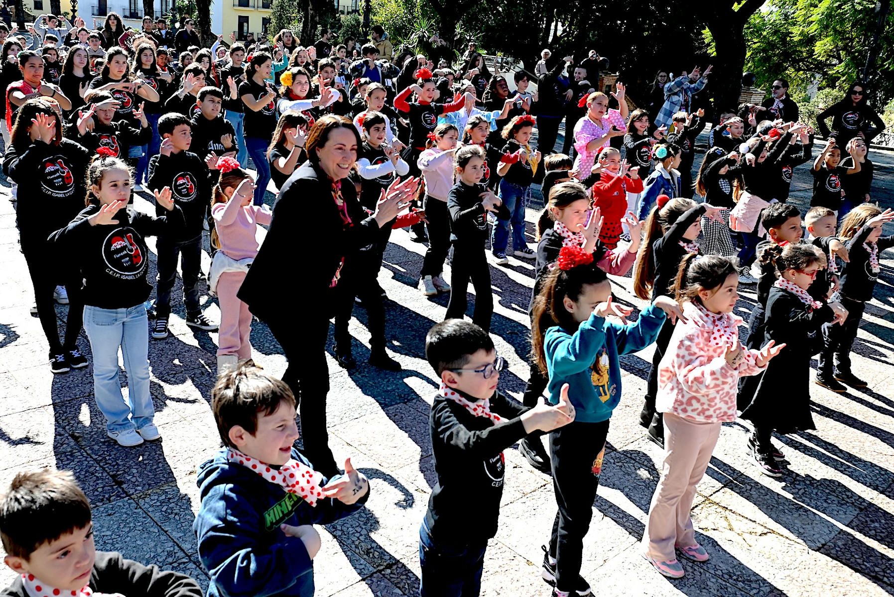 El 'flashmob' flamenco en el centro de Jerez, en una imagen difundida por el Ayuntamiento.