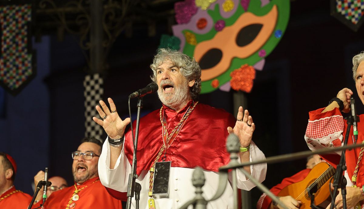 'El Papa' Yuyu y sus acólitos, en la Alameda del Banco.