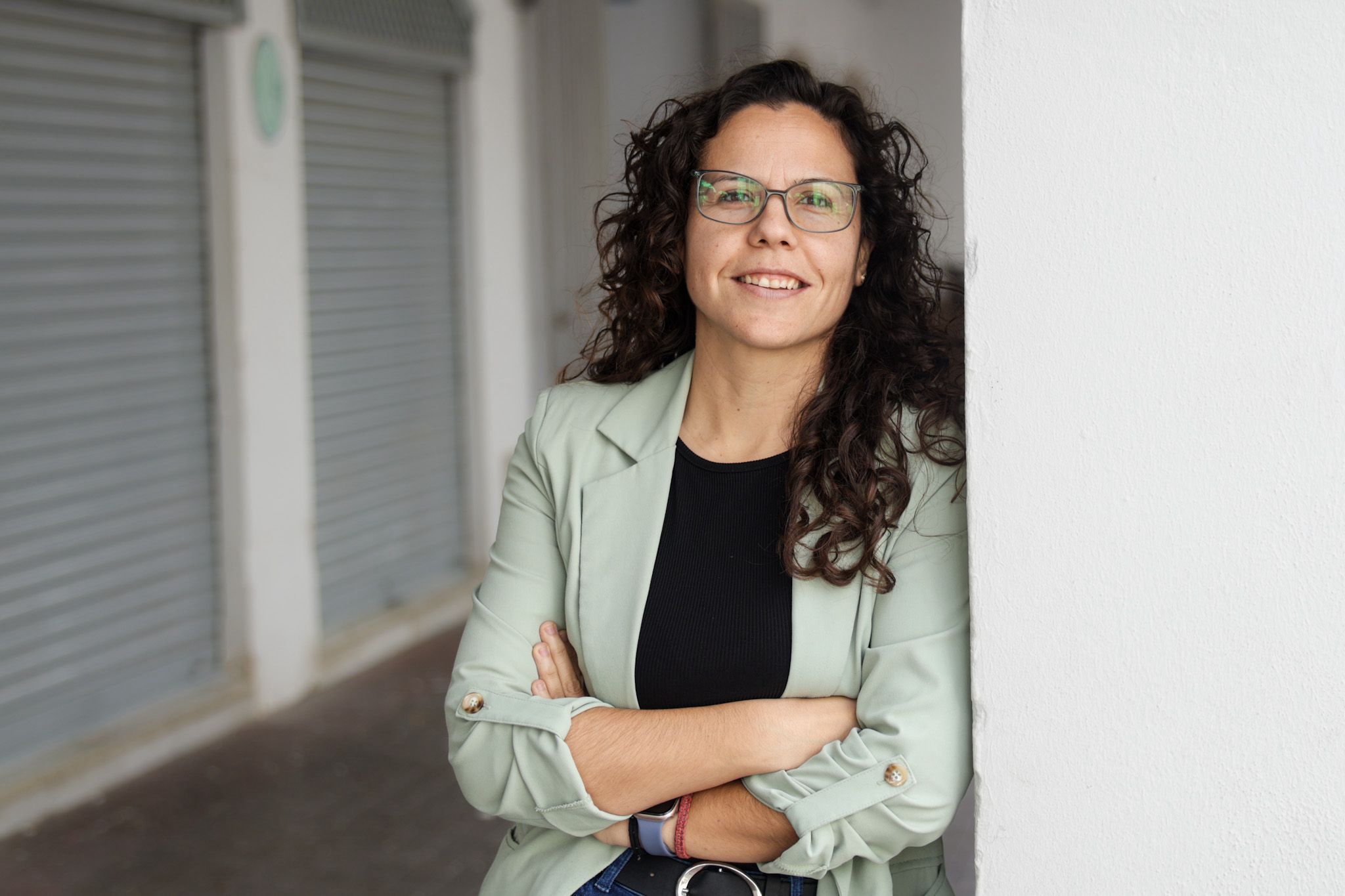 Laura Román, candidata de 100x100 Unidos, aspira a conseguir un escaño por Cádiz que podría ser decisivo para Juanma Moreno. Laura Román, candidata de 100x100 Unidos, aspira a conseguir un escaño por Cádiz que podría ser decisivo para Juanma Moreno.