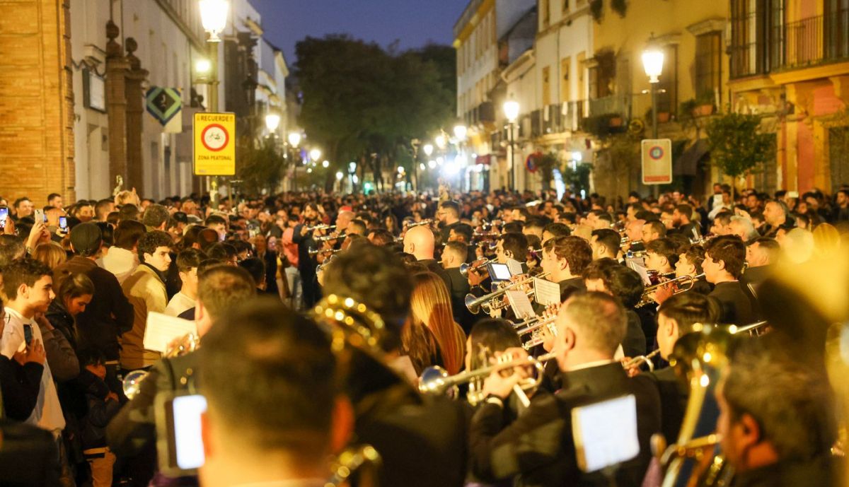 Imagen del pasacalles de Las Cigarreras por Porvera.