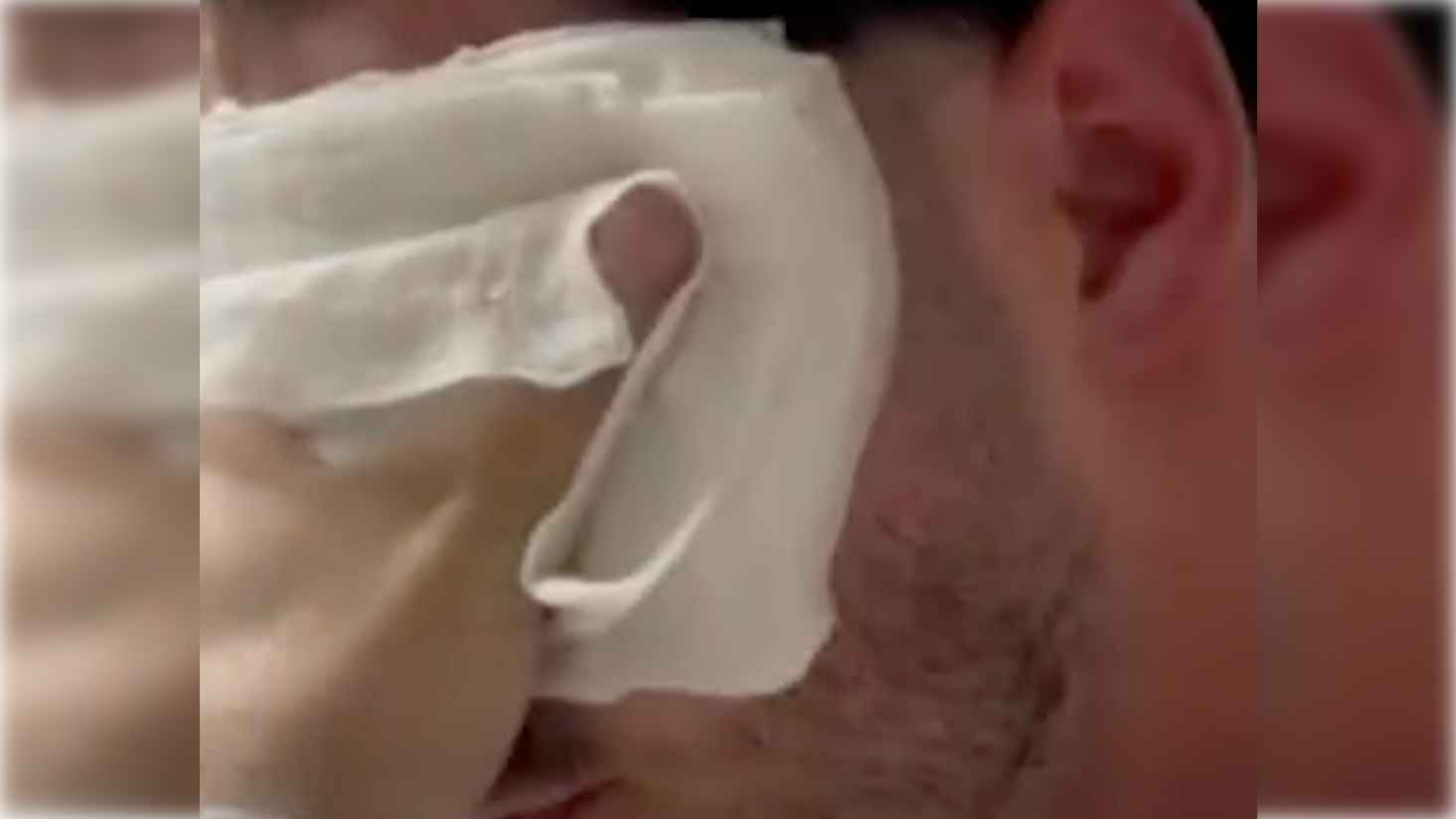 Jesús, uno de Los Gemeliers, en el hospital tras la brutal agresión.   TELECINCO