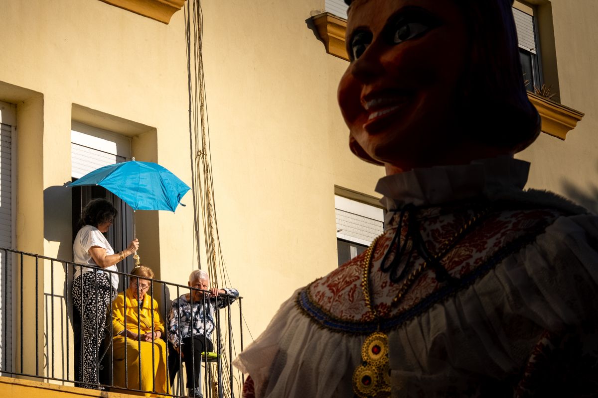 La Cabalgata del Humor del Carnaval de Cádiz 2026, en imágenes