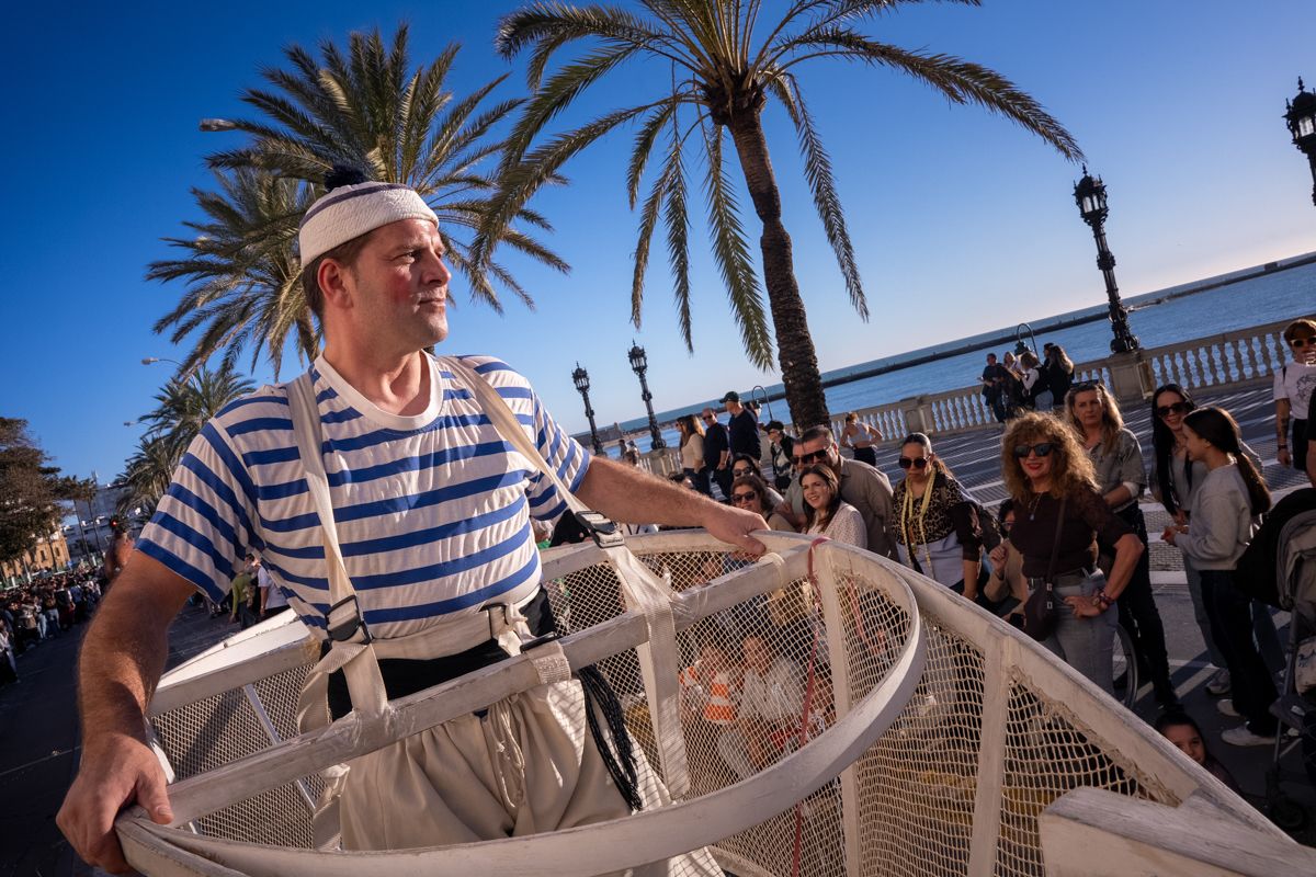 La Cabalgata del Humor del Carnaval de Cádiz 2026, en imágenes