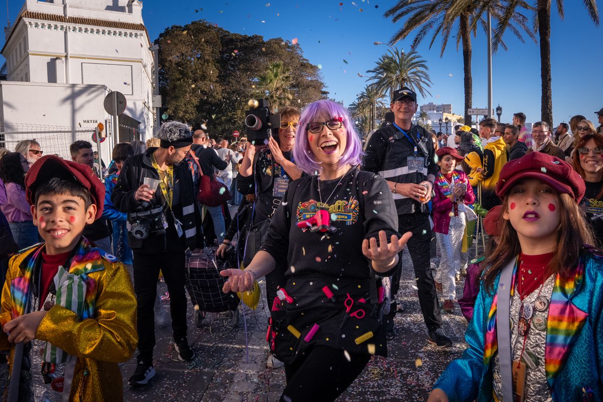 La Cabalgata del Humor del Carnaval de Cádiz 2026, en imágenes