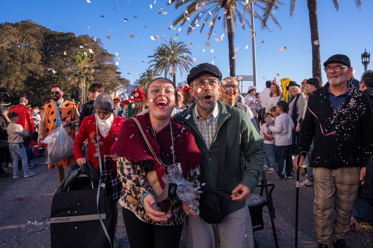 La Cabalgata del Humor del Carnaval de Cádiz 2026, en imágenes