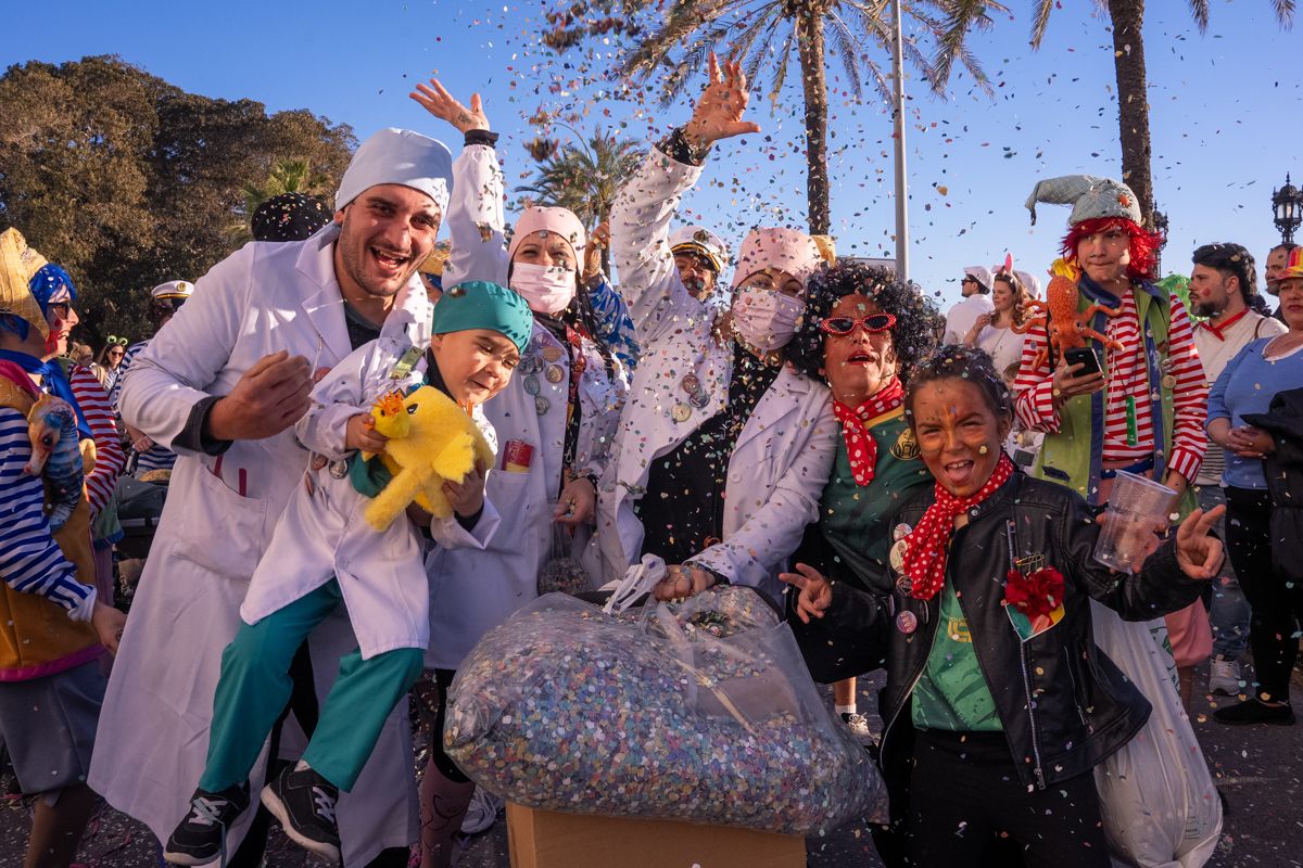 La Cabalgata del Humor del Carnaval de Cádiz 2026, en imágenes