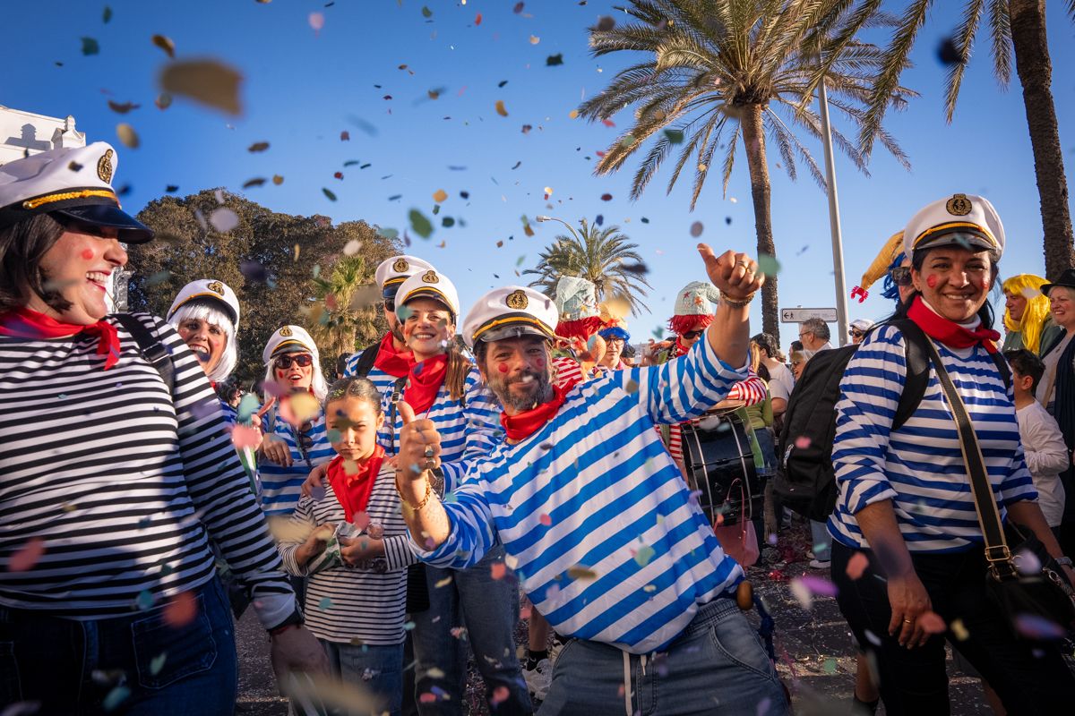 La Cabalgata del Humor del Carnaval de Cádiz 2026, en imágenes