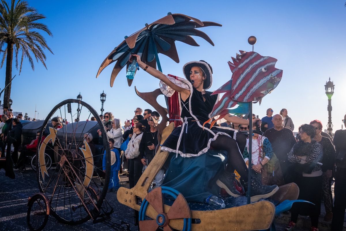 La Cabalgata del Humor del Carnaval de Cádiz 2026, en imágenes