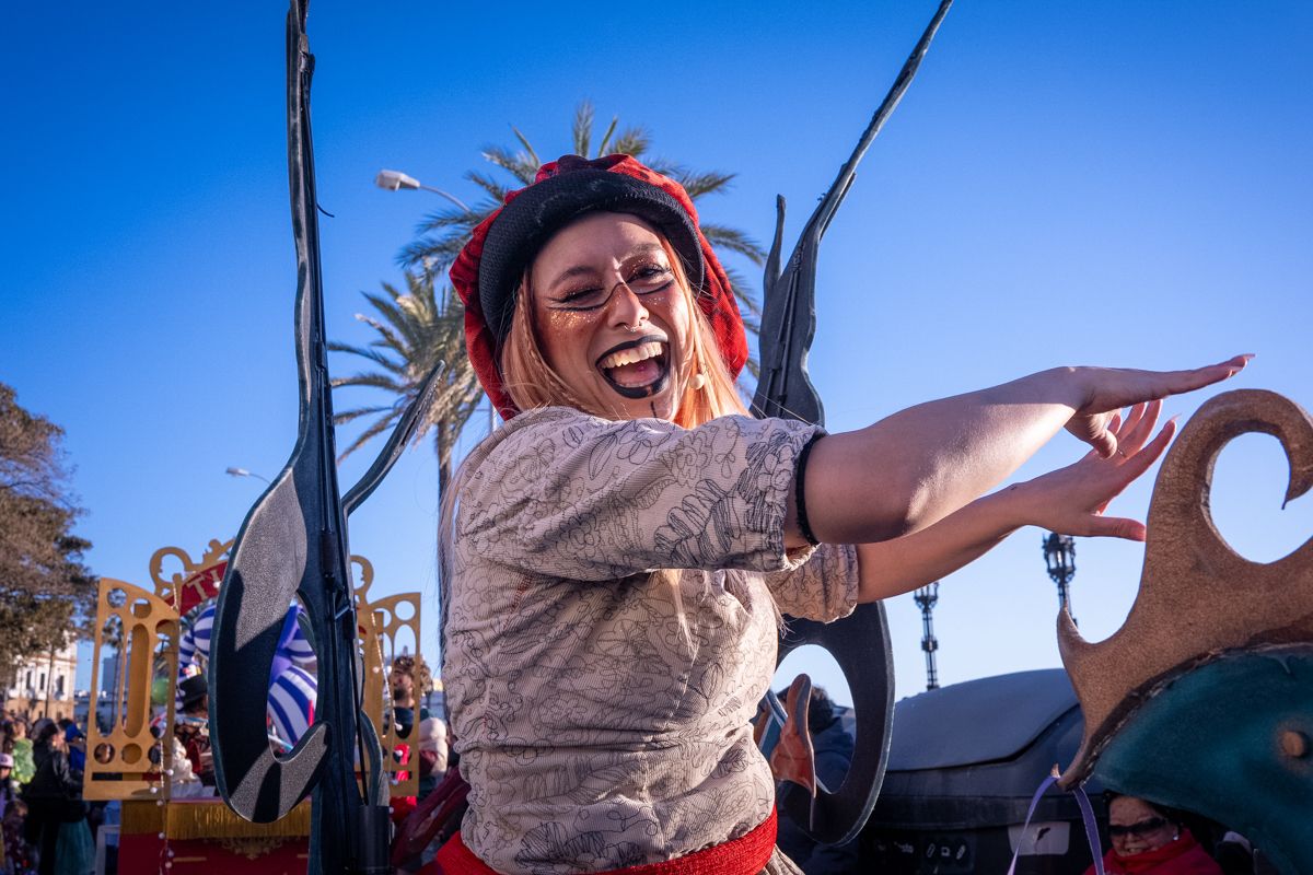 La Cabalgata del Humor del Carnaval de Cádiz 2026, en imágenes