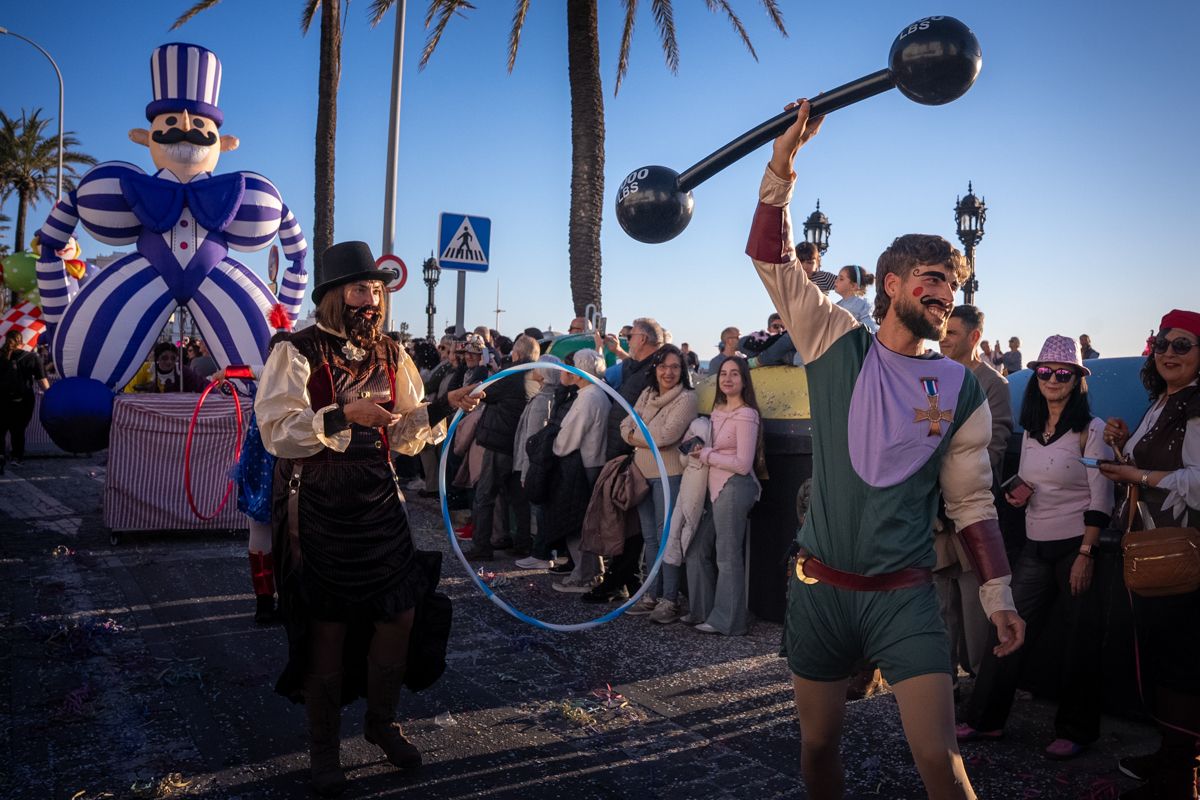 La Cabalgata del Humor del Carnaval de Cádiz 2026, en imágenes