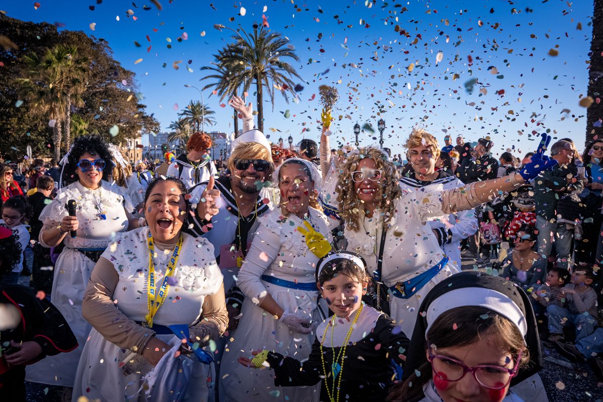 Ambiente festivo en la Cabalgata del Humor del Carnaval de Cádiz 2026. Ambiente festivo en la Cabalgata del Humor del Carnaval de Cádiz 2026.