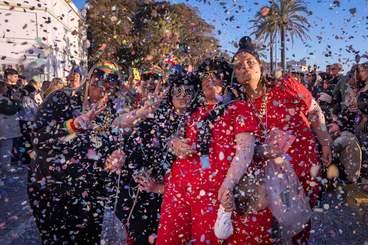 La Cabalgata del Humor del Carnaval de Cádiz 2026, en imágenes