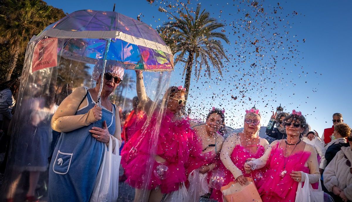La Cabalgata del Humor del Carnaval de Cádiz 2026, en imágenes.