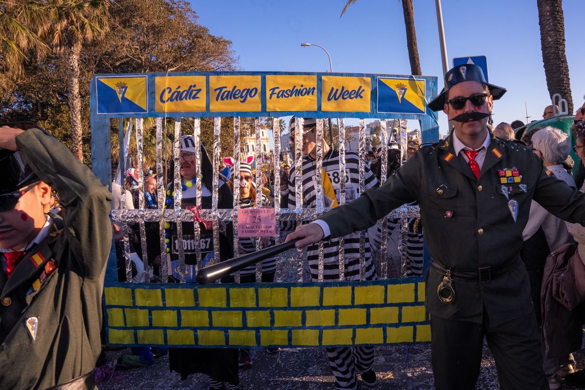 La Cabalgata del Humor del Carnaval de Cádiz 2026, en imágenes