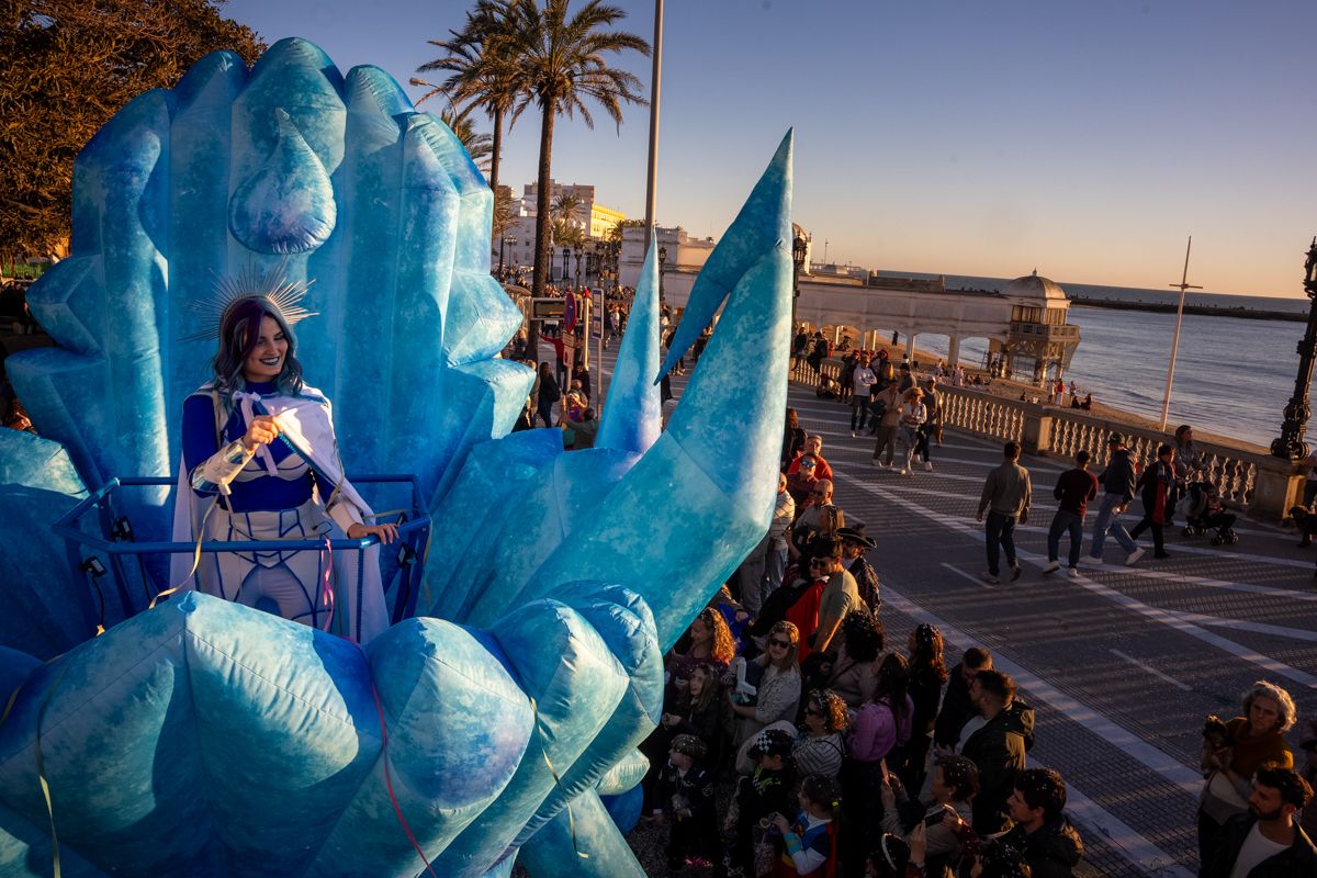 La Cabalgata del Humor del Carnaval de Cádiz 2026, en imágenes