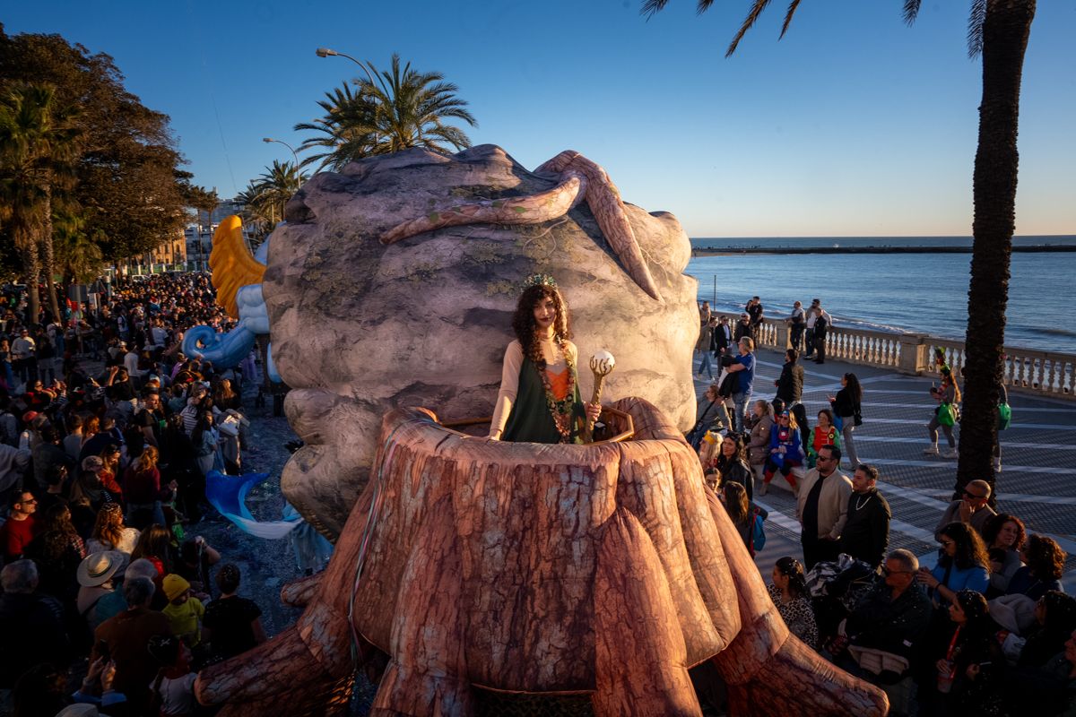 La Cabalgata del Humor del Carnaval de Cádiz 2026, en imágenes