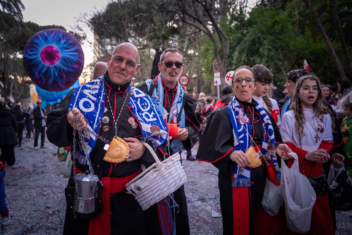 La Cabalgata del Humor del Carnaval de Cádiz 2026, en imágenes