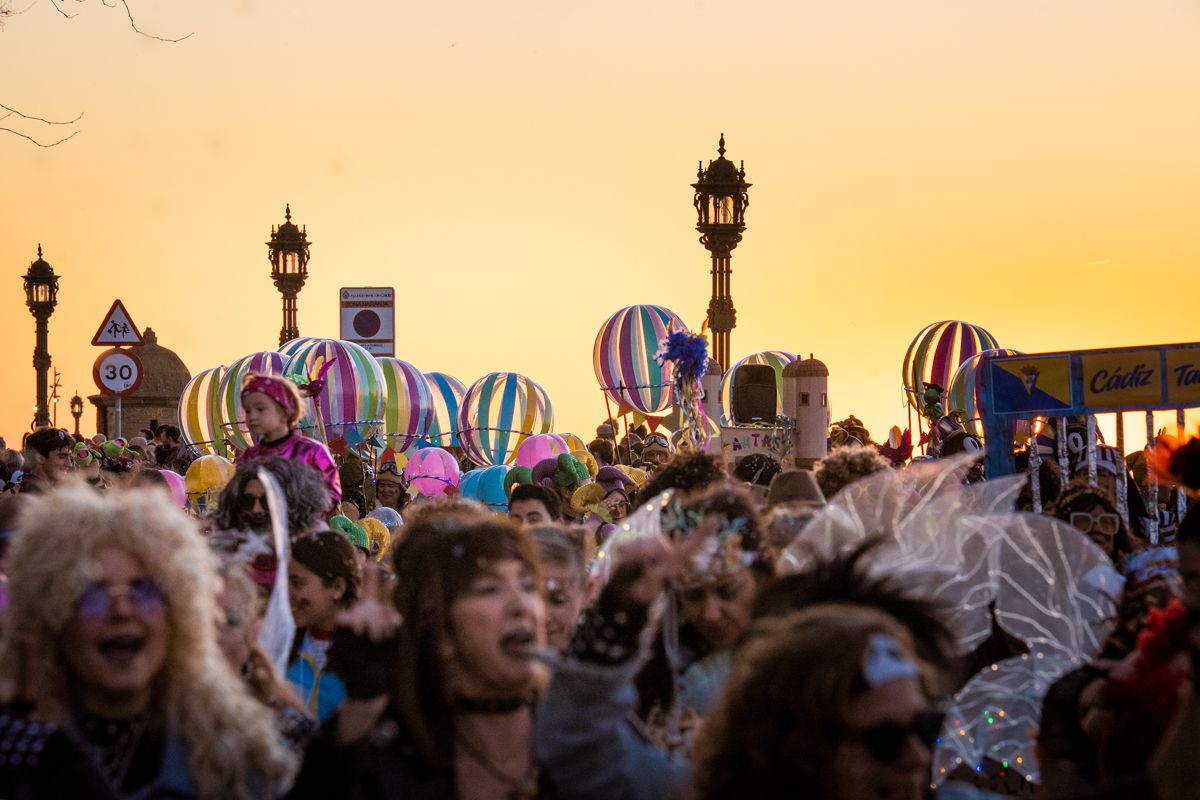 Una imagen de la Cabalgata del Humor del Carnaval de Cádiz 2026.