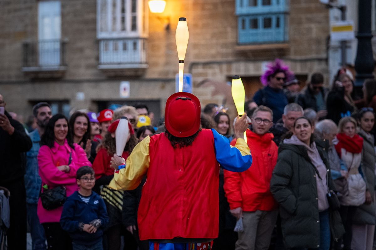 La Cabalgata del Humor del Carnaval de Cádiz 2026, en imágenes