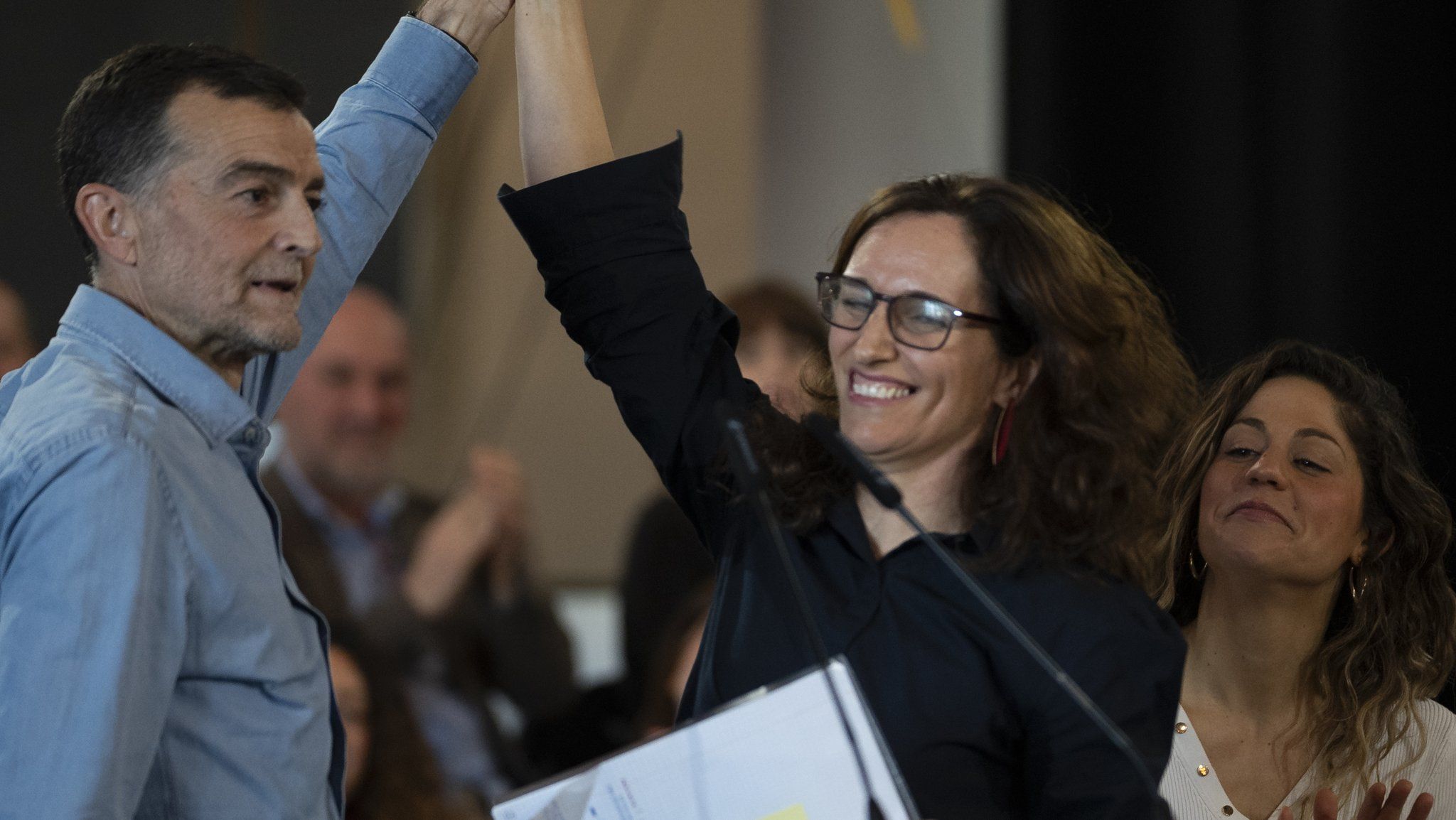Antonio Maíllo, con Mónica García y Lara Hernández, este sábado, en un acto para relanzar Sumar.