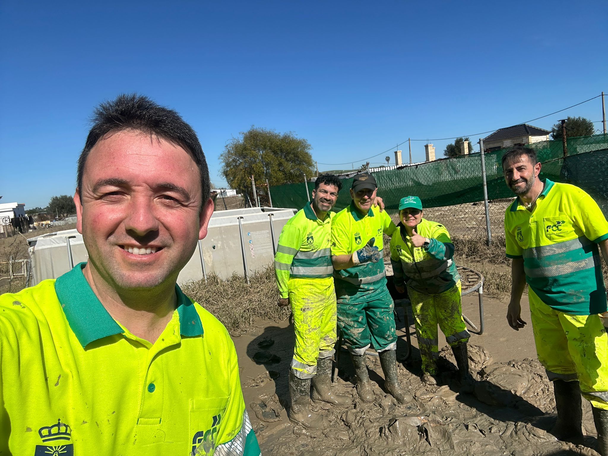 Trabajadores de la limpieza de El Puerto acuden a Las Pachecas. Trabajadores de la limpieza de El Puerto acuden a Las Pachecas.