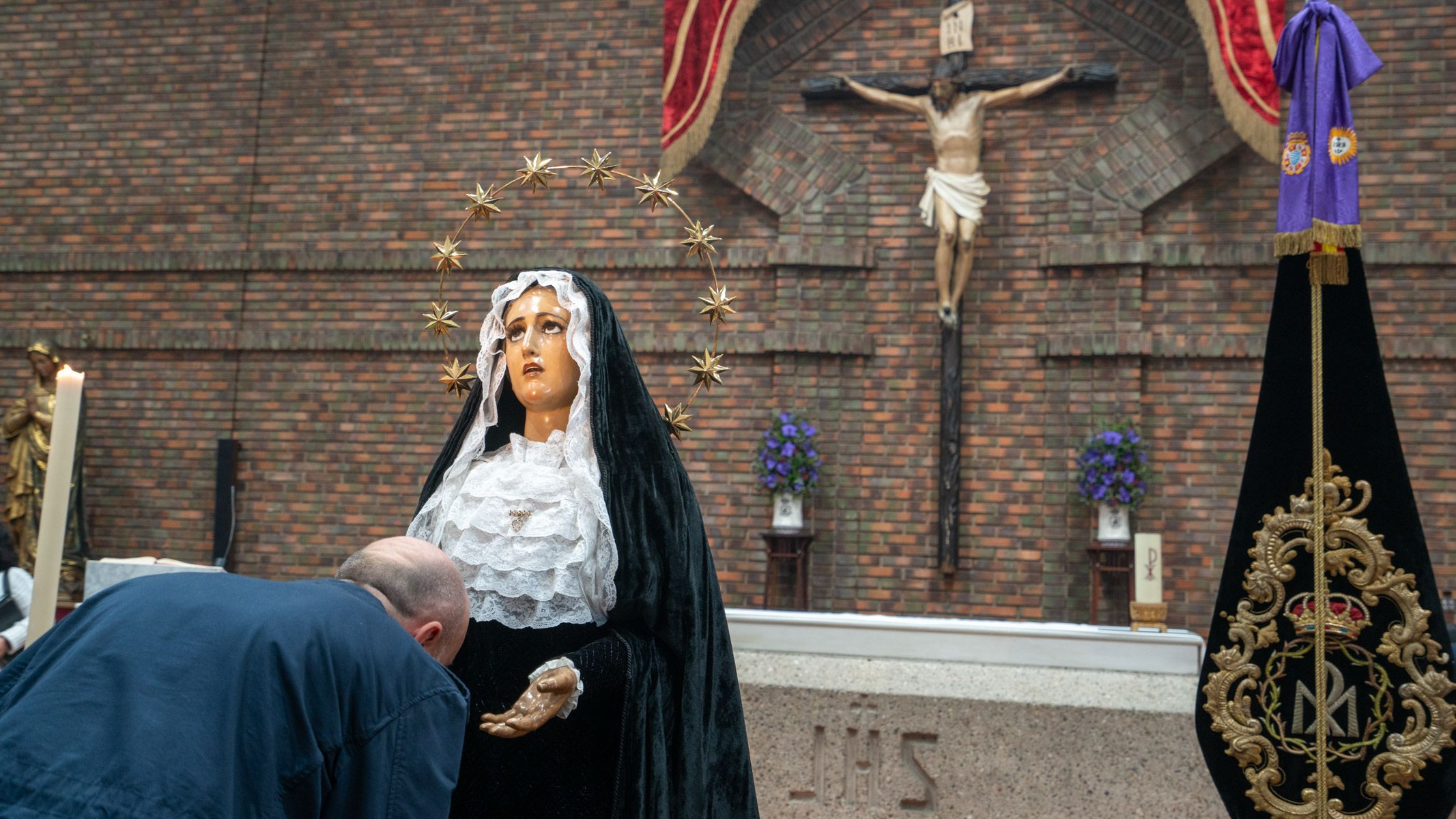 El primer domingo de Cuaresma en Jerez, con varios besapiés y besamanos, en imágenes.